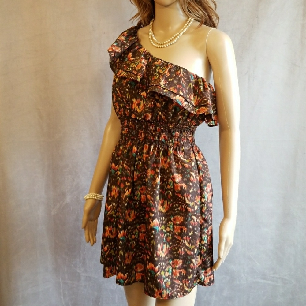 One shoulder dress